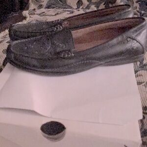 Hush Puppies eyelet top loafers, black, genuine leather,new-never worn